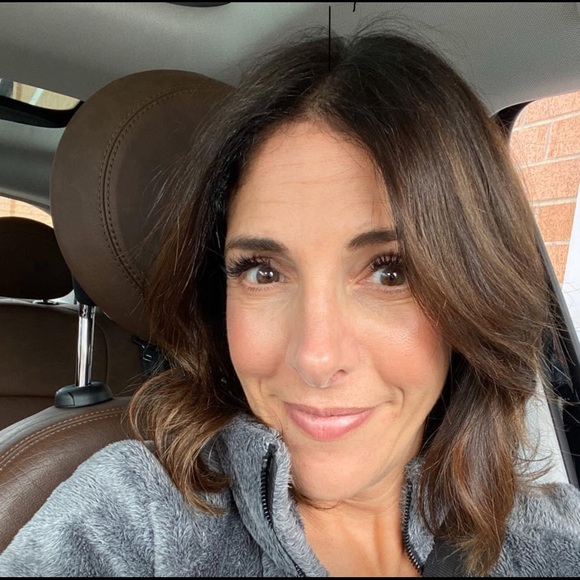 Meet your Posher, Pam - Picture 1 of 2